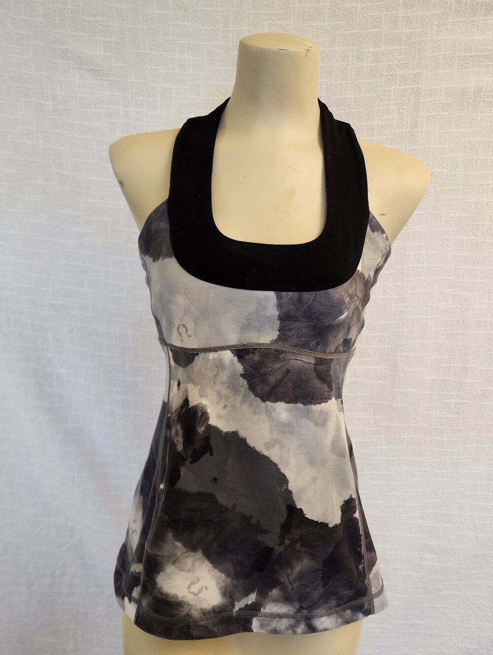 Lululemon Scoop Neck Tank W 8 Black/White Coal Tinted Canvas Shelf Bra  A461